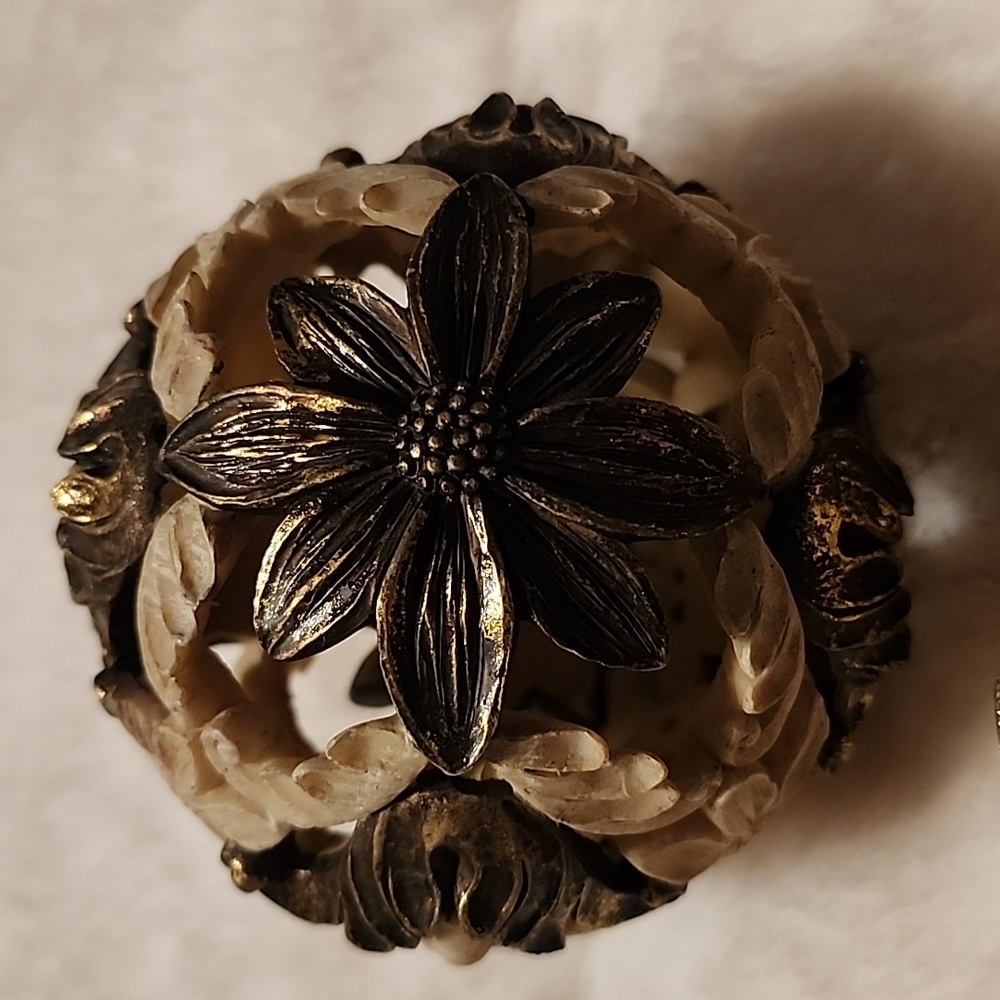 VINTAGE CHRISTMAS ORNAMENTS FOR YOUR TREE. - Picture 2 of 6